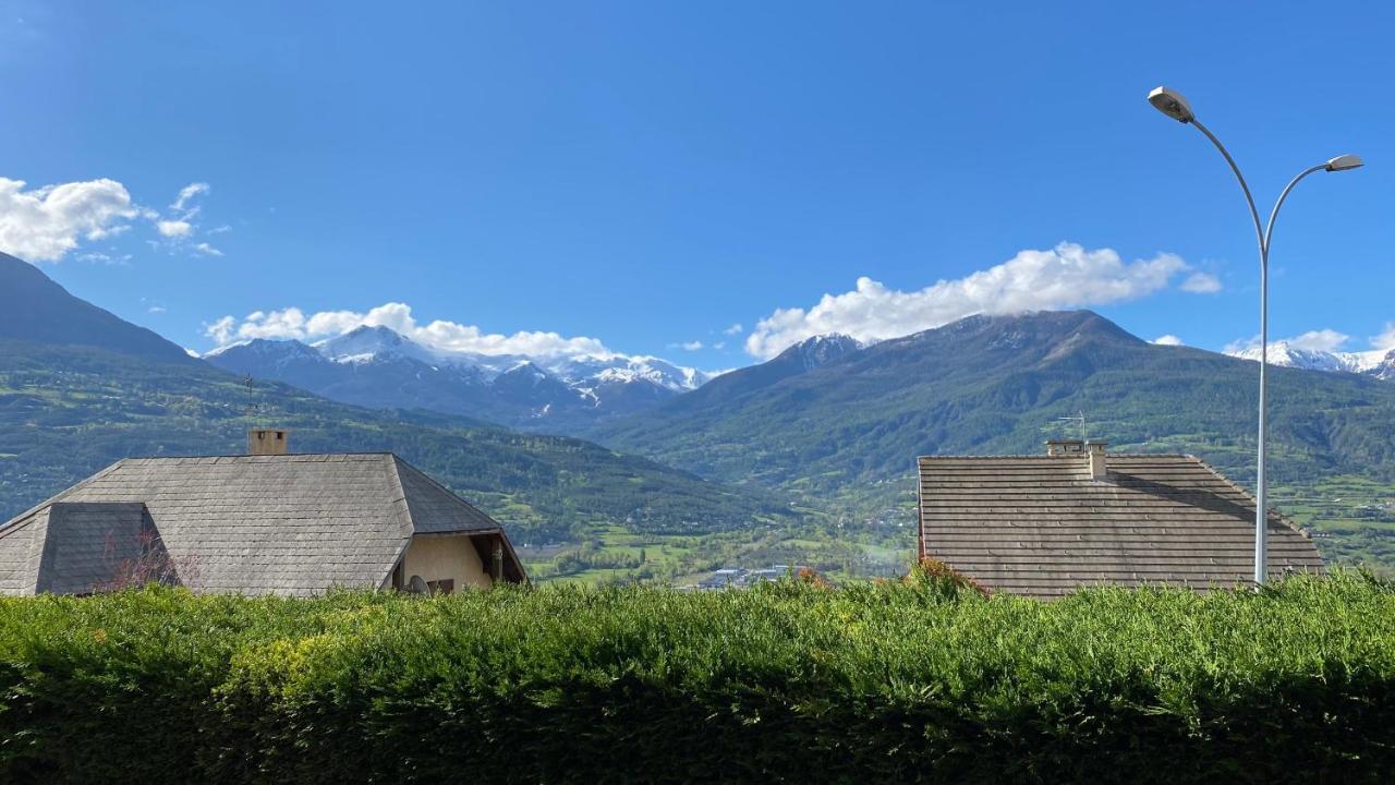 Embrun - Appartement 4/6 Personnes Avec Exterieurs Luaran gambar